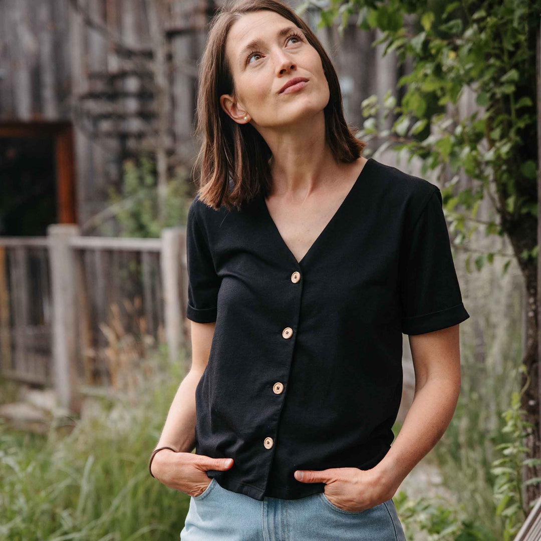 Josevini - Button T-Shirt mit TENCEL™ Modal, Schwarz